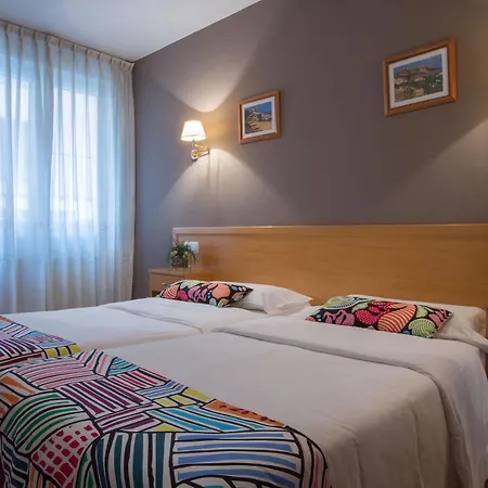 Costa Hotel *